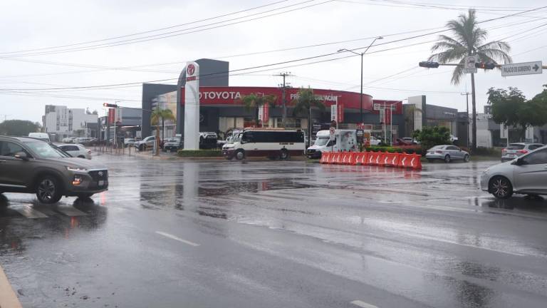 La ruta temporal hacia el Bulevar Pedro Infante presenta carga vehicular y estará habilitada hasta el 31 de agosto.