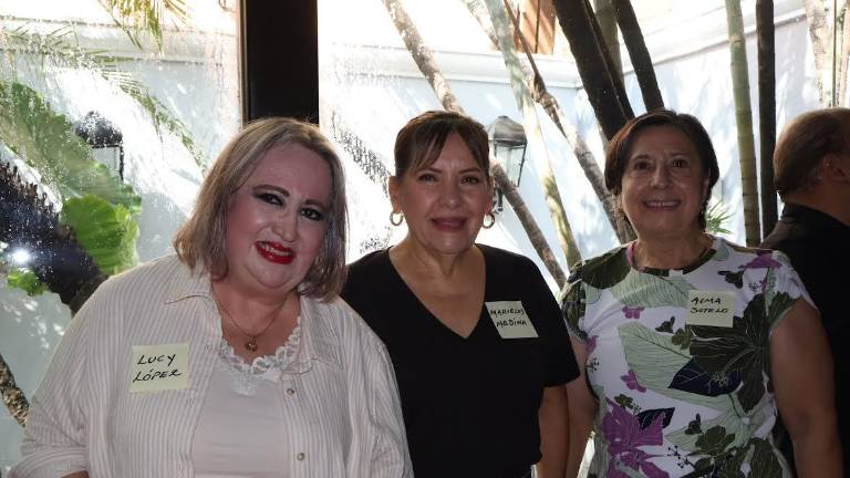 Después de 50 años, ex alumnos de la Preparatoria Cervantes disfrutan de grato reencuentro
