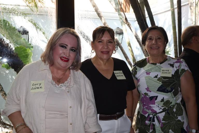 Después de 50 años, ex alumnos de la Preparatoria Cervantes disfrutan de grato reencuentro