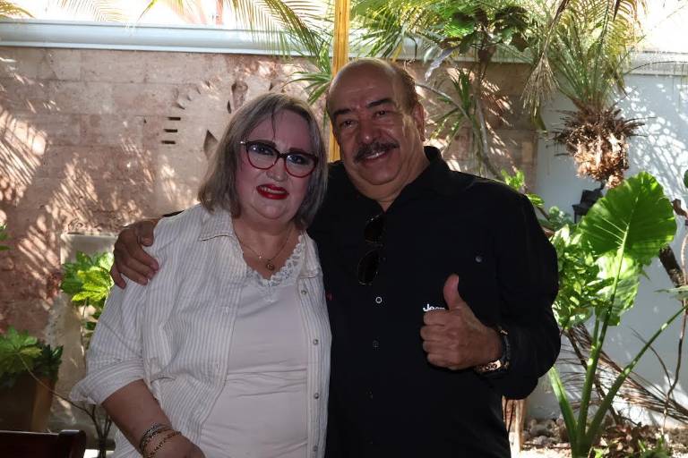 Después de 50 años, ex alumnos de la Preparatoria Cervantes disfrutan de grato reencuentro