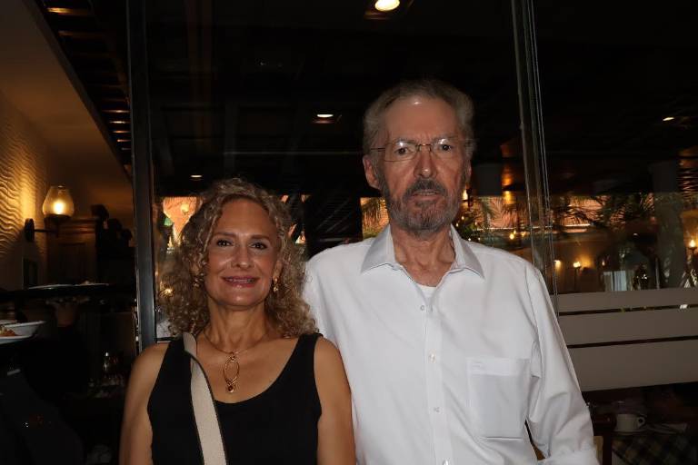 Después de 50 años, ex alumnos de la Preparatoria Cervantes disfrutan de grato reencuentro
