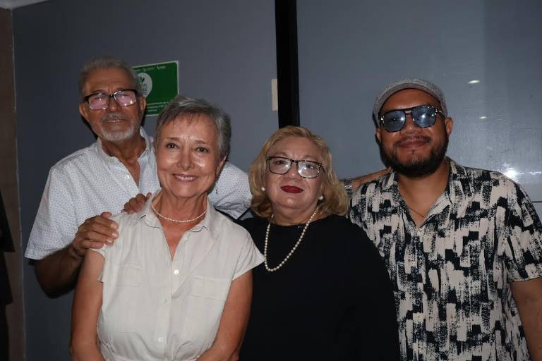 Después de 50 años, ex alumnos de la Preparatoria Cervantes disfrutan de grato reencuentro
