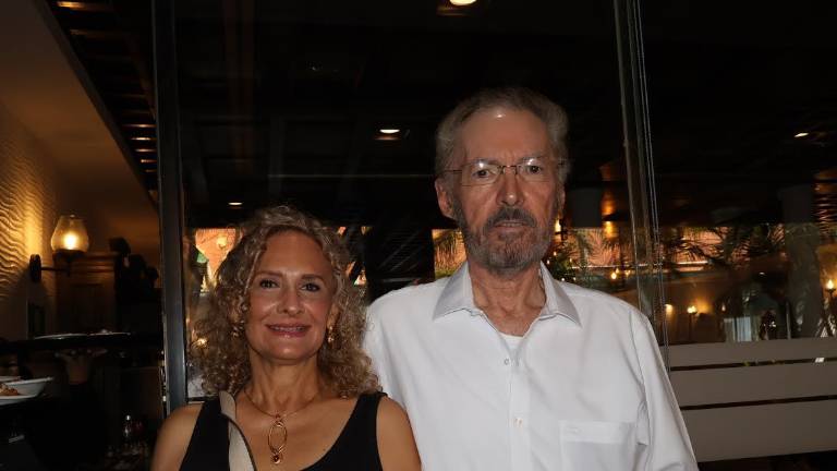 Después de 50 años, ex alumnos de la Preparatoria Cervantes disfrutan de grato reencuentro