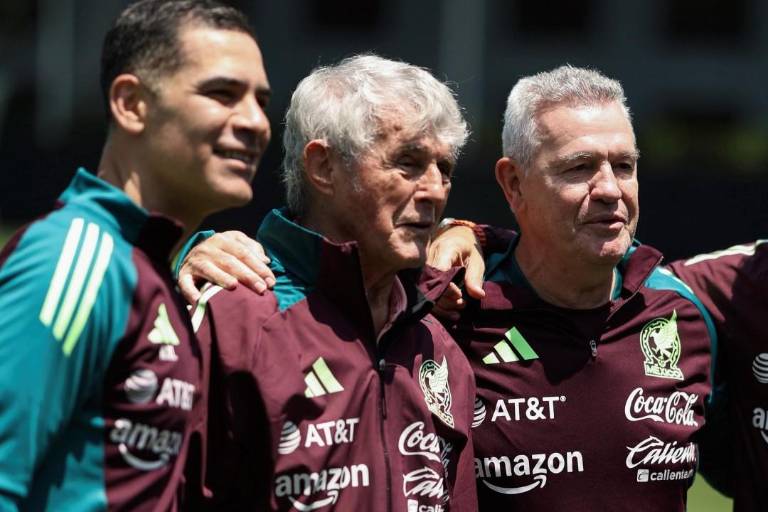 El serbio Bora Milutinovic visita la concentración de la Selección Mexicana
