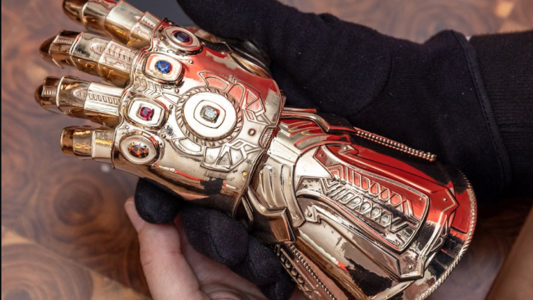 El guante con las gemas de oro tiene un costo de 25 millones de dólares.