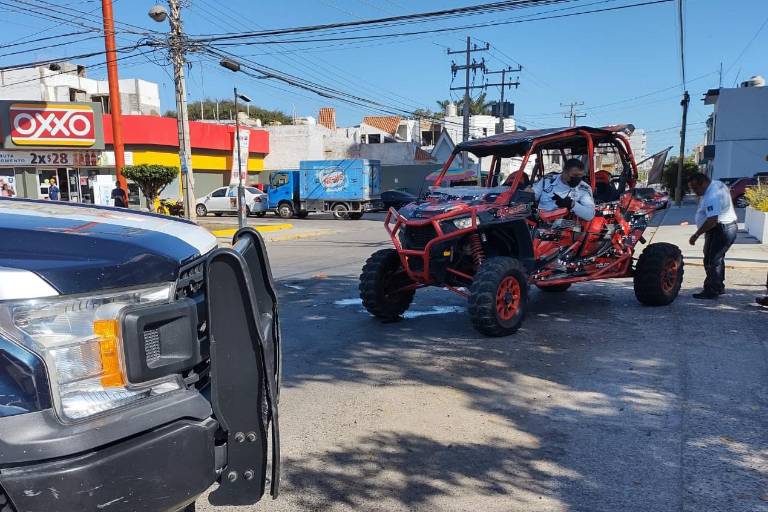 En Mazatlán, jóvenes vuelcan en un racer en la Colonia Ferrocarrilera ...