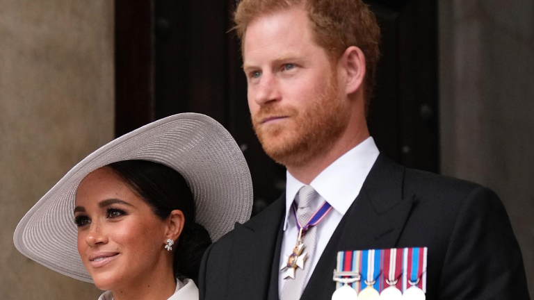 El Príncipe Harry es despojado de su título de nobleza.