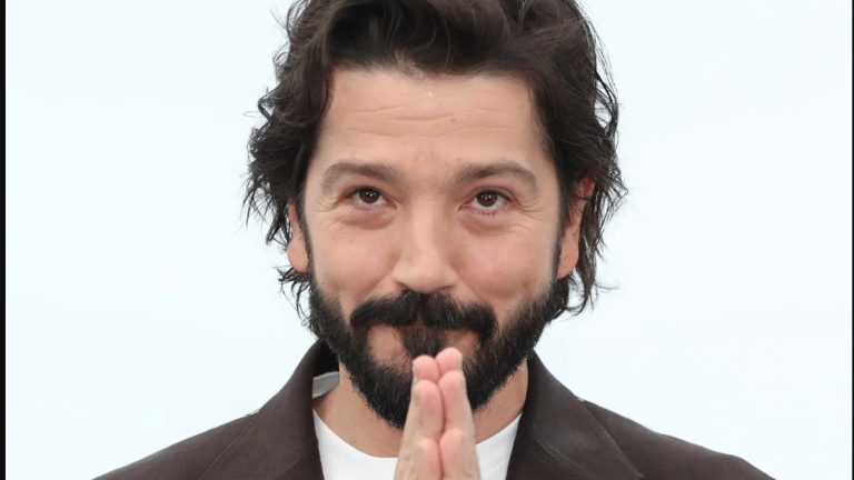 Diego Luna recibe una ovación en Cannes durante 5 minutos.