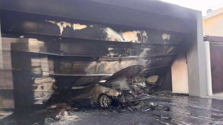 Una vivienda de Las Quintas, en Culiacán, fue incendiada durante la mañana de este domingo.