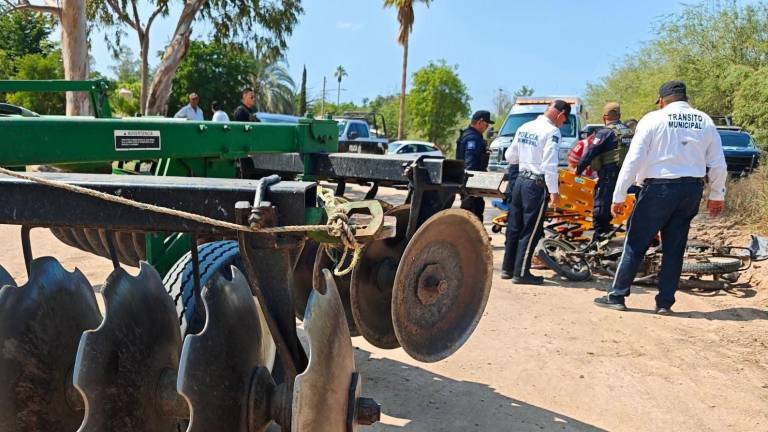 La motocicleta y el tractor involucrados en el accidente fueron remitidos a la pensión municipal mientras se realizan las investigaciones.