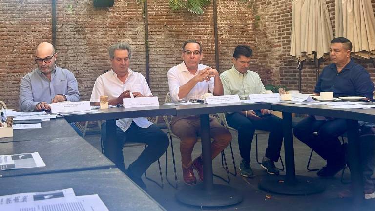 Representantes de diferentes organizaciones explican la propuesta de incrementar el presupuesto para seguridad en Sinaloa.