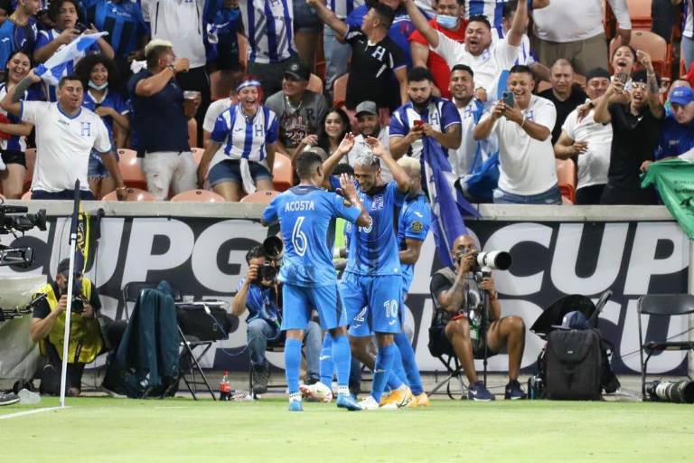 Honduras le dio la vuelta a Panamá y avanzó a cuartos de final de la Copa Oro