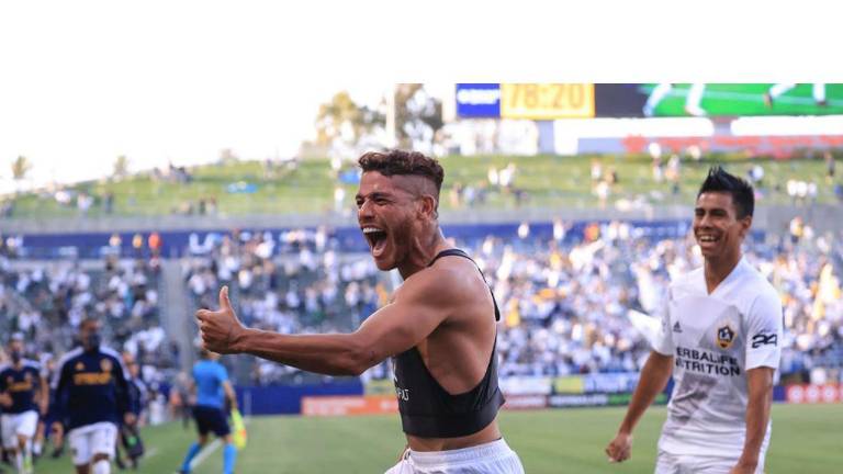 Jonathan Dos Santos jugaría en el América al igual que lo hicieron su padre y su hermano.