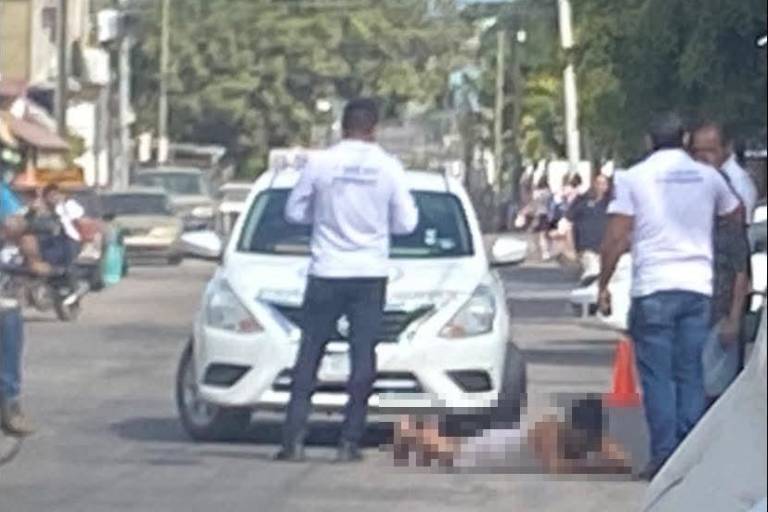 Personal de Vialidad y Transporte dio el apoyo cerrando parcialmente el tráfico vehicular para resguardar a la mujer.