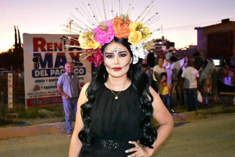 Realizan el primer desfile de catrinas en La Cruz; ciudadanos agradecen fomento a la cultura