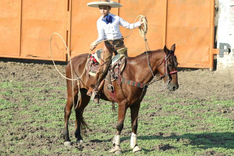 Celebran la cultura mexicana con el Primer Torneo de Floreo de Soga, en Villa Unión