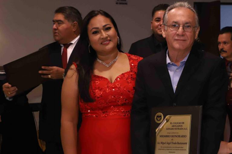 Abogados hacen un brindis por un buen año 2023