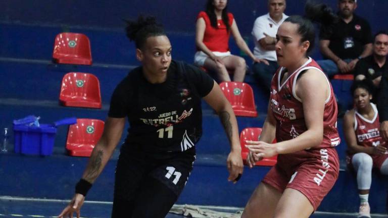 Jessica Fairweather (izq.) fue la única jugadora de Las Plebes en el Juego de Estrellas.