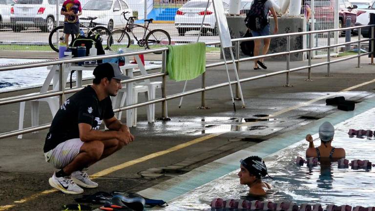 Los nadadores porteños se preparan para competir en Puebla.
