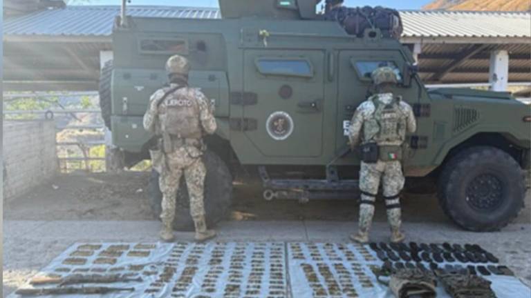 El armamento y los explosivos artesanales fueron localizados durante patrullajes en Badiraguato.