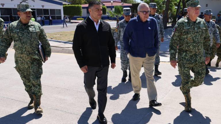Llegada a Culiacán del Secretario de Seguridad Omar García Harfuch y del Secretario de la Defensa Nacional, Ricardo Trevilla Trejo, junto con el Gobernador Rubén Rocha Moya.