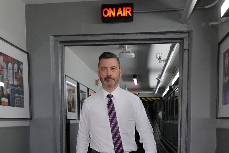 Defiende Jimmy Kimmel la libertad de expresión al regresar a su programa