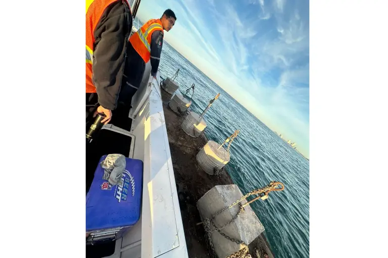 Por seguridad de bañistas, Capitanía de Puerto instala boyas por la bahía de Mazatlán
