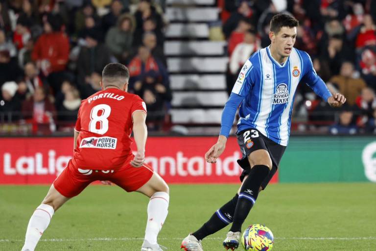 El mexicano César Montes y el Espanyol ven cortado su buen momento en España
