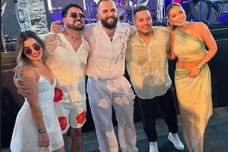 Con estrellas de la música, celebra Carín León su cumpleaños 35