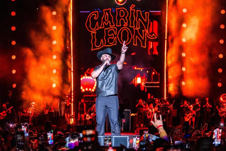 Regresa Carín León a España con su ‘Boca chueca Tour’