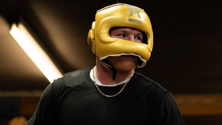 Canelo Álvarez establece su campamento con el equipo de Oleksandr Usyk.
