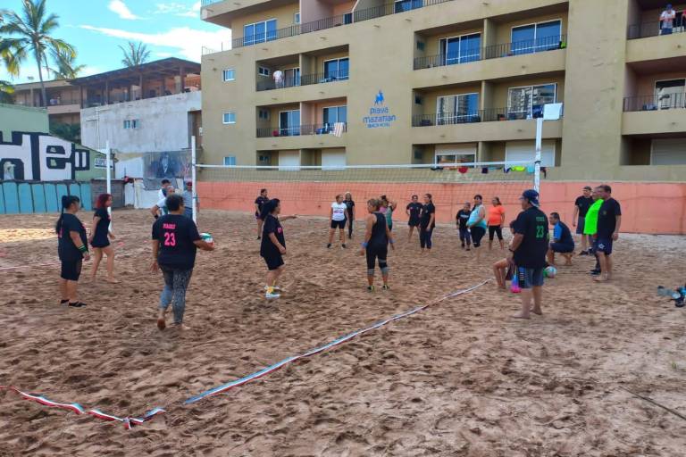 Invitan a nueva Escuela de Cachibol Playero en Mazatlán