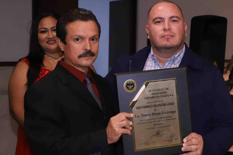 Abogados hacen un brindis por un buen año 2023