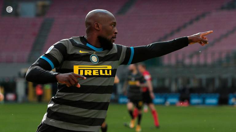 Lukaku anotó un gol y participó en los otros dos tantos de su equipo.