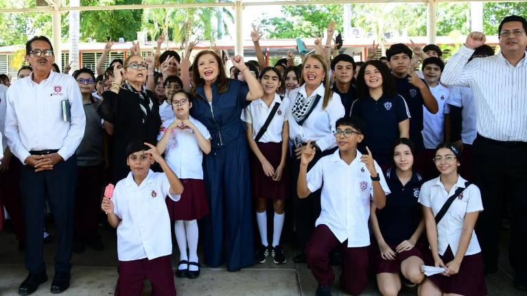 La Secretaria de Educación en Sinaloa, Gloria Himelda Félix Niebla, informó que a partir de noviembre regularán el uso de celulares en escuelas de educación básica.