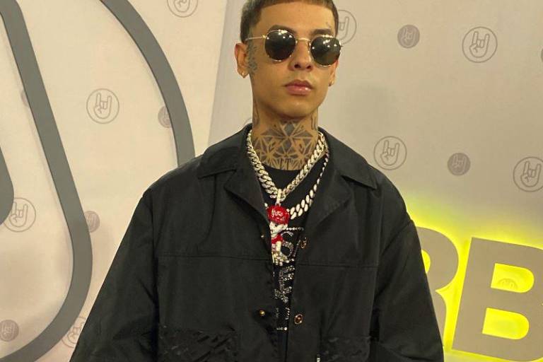 Amenaza Natanael Cano a sus fans con llamar a la policía si van a su casa