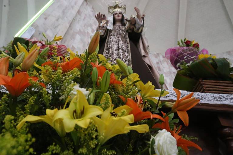 Feligreses celebran a la Virgen del Carmen