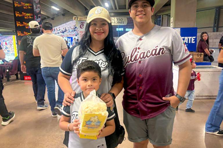 Disfruta la afición guinda de la Serie Catrinas en la casa de Tomateros