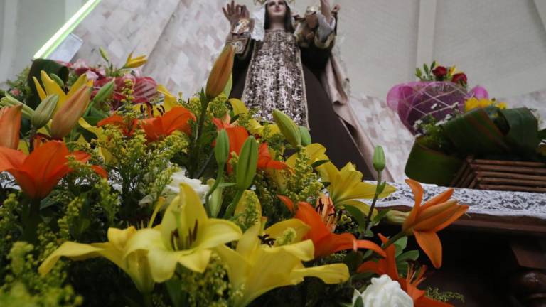 Feligreses celebran a la Virgen del Carmen