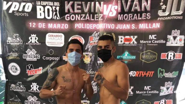 Kevin “Chacal” González e Iván Morales están en orden con la báscula.