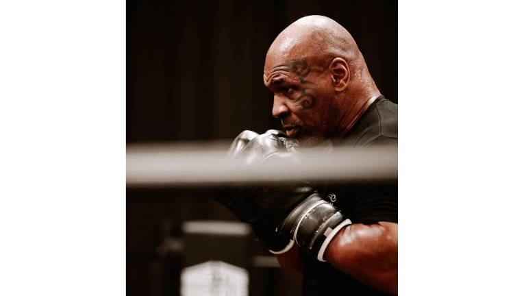 A pesar de la diferencia de edad, peso y estilos, ambos íconos del boxeo se medirán en un combate que promete sacudir al mundo deportivo.