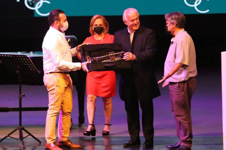 Disfrutan el sonido de las trompetas de Otto Sauter y Armando Cedillo