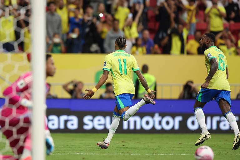 Brasil confirma recuperación con goleada sobre Perú