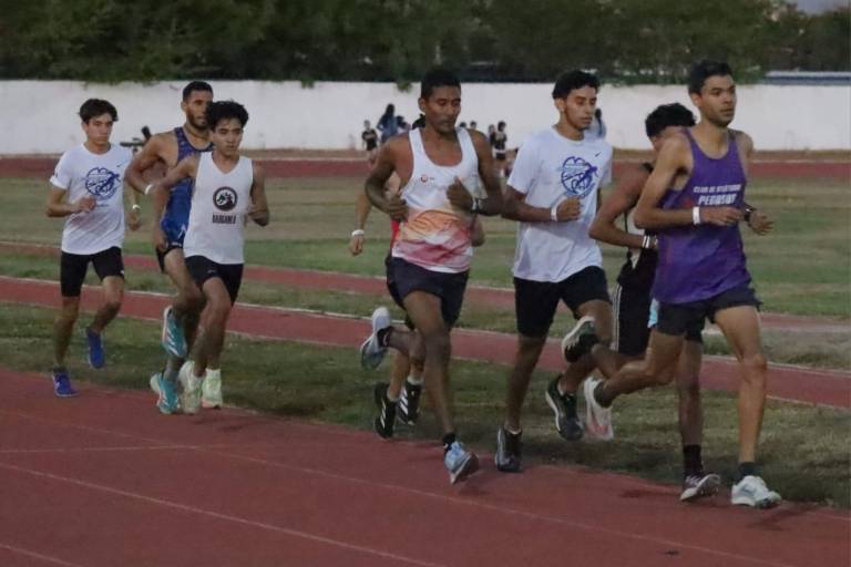 Festeja Deportivo Dragones su octavo aniversario, en la pista de atletismo de la Unidad Deportiva Benito Juárez
