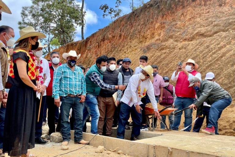 Organización comunitaria de los pueblos indígenas, fundamental para el éxito del Programa de Caminos Pavimentados