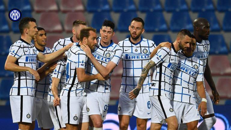 Inter condenó al Crotone y quedó a un paso del Scudetto