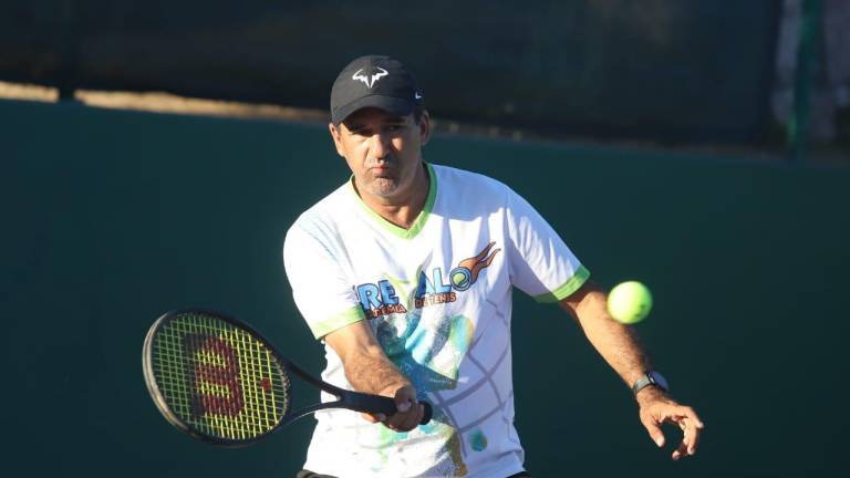 Jorge Aviña impone su experiencia en Copa de Tenis de la Primavera
