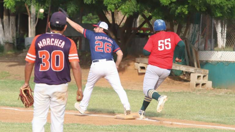 La Liga de Beisbol Meseros al Bat inició con triunfos destacados en el Club Deportivo Sarabia.