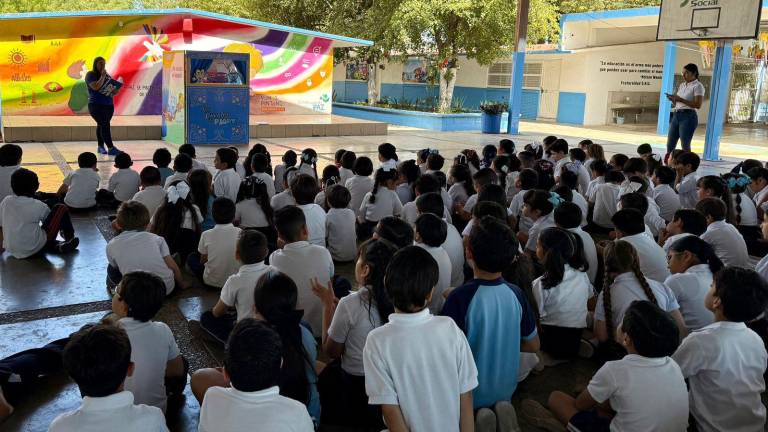 Utilizando cuentacuentos, Japac promueve entre la niñez de Culiacán el cuidado del agua.