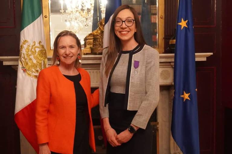 Recibe Brenda Galaviz Orden de las Palmas Académicas en grado de Caballero